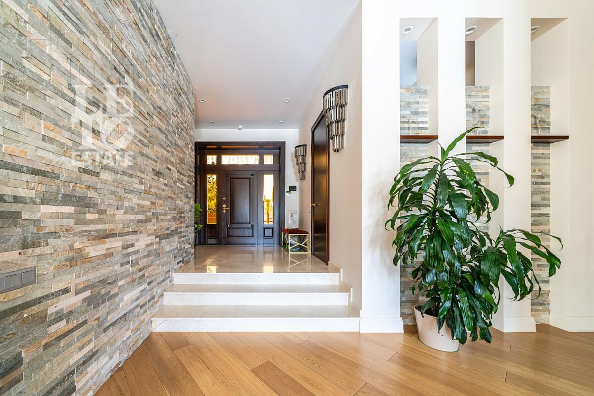 2-этажный коттедж 550 м² с отделкой