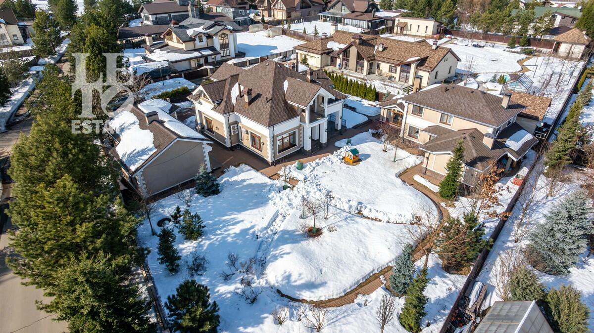 2-этажный коттедж 550 м² с отделкой