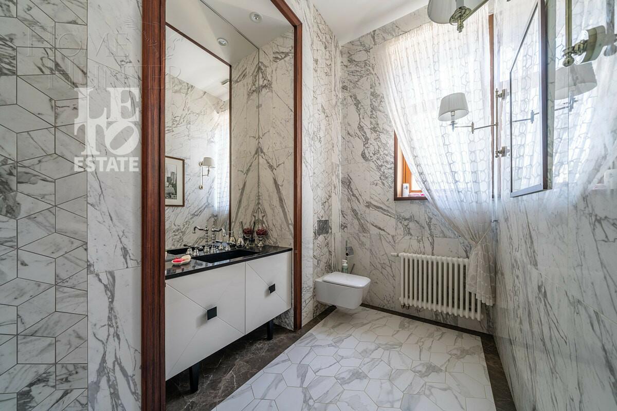 2-этажный коттедж 550 м² с отделкой