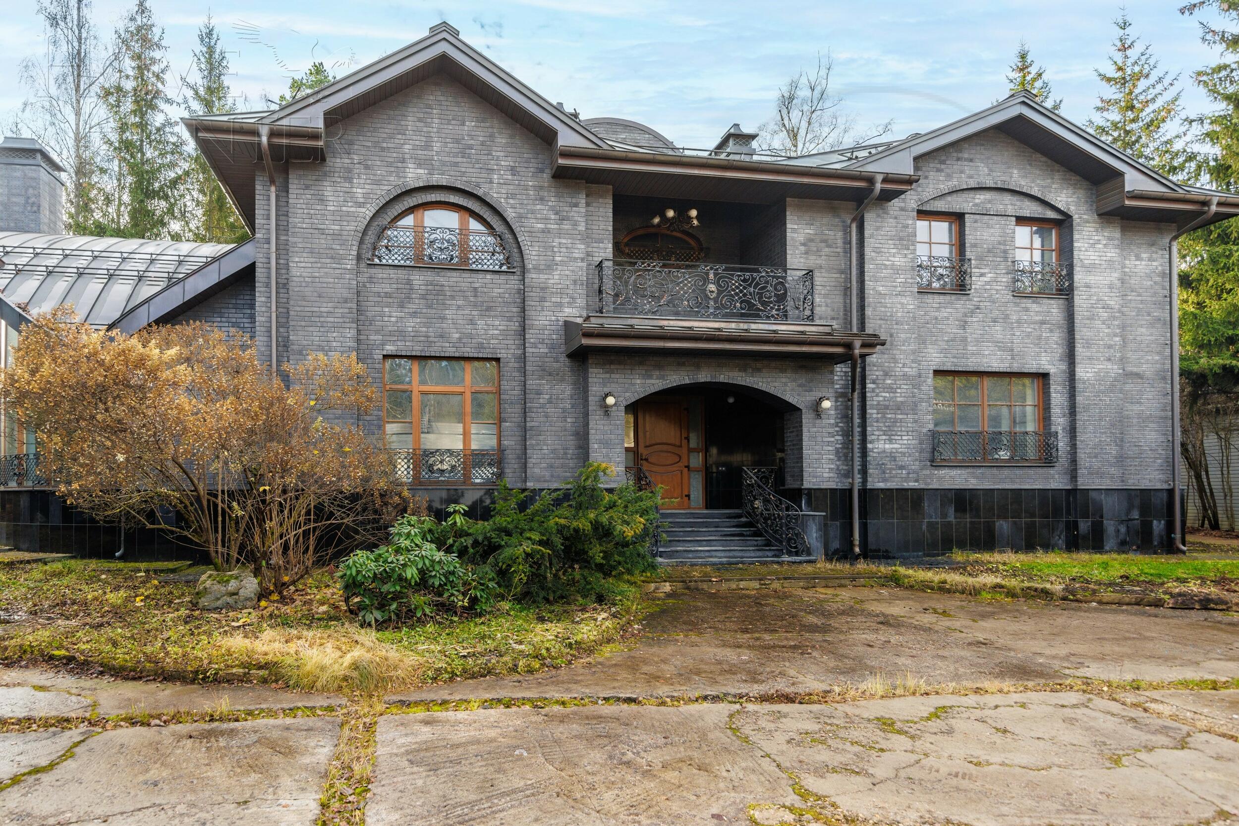 2-этажный коттедж 700 м² без отделки