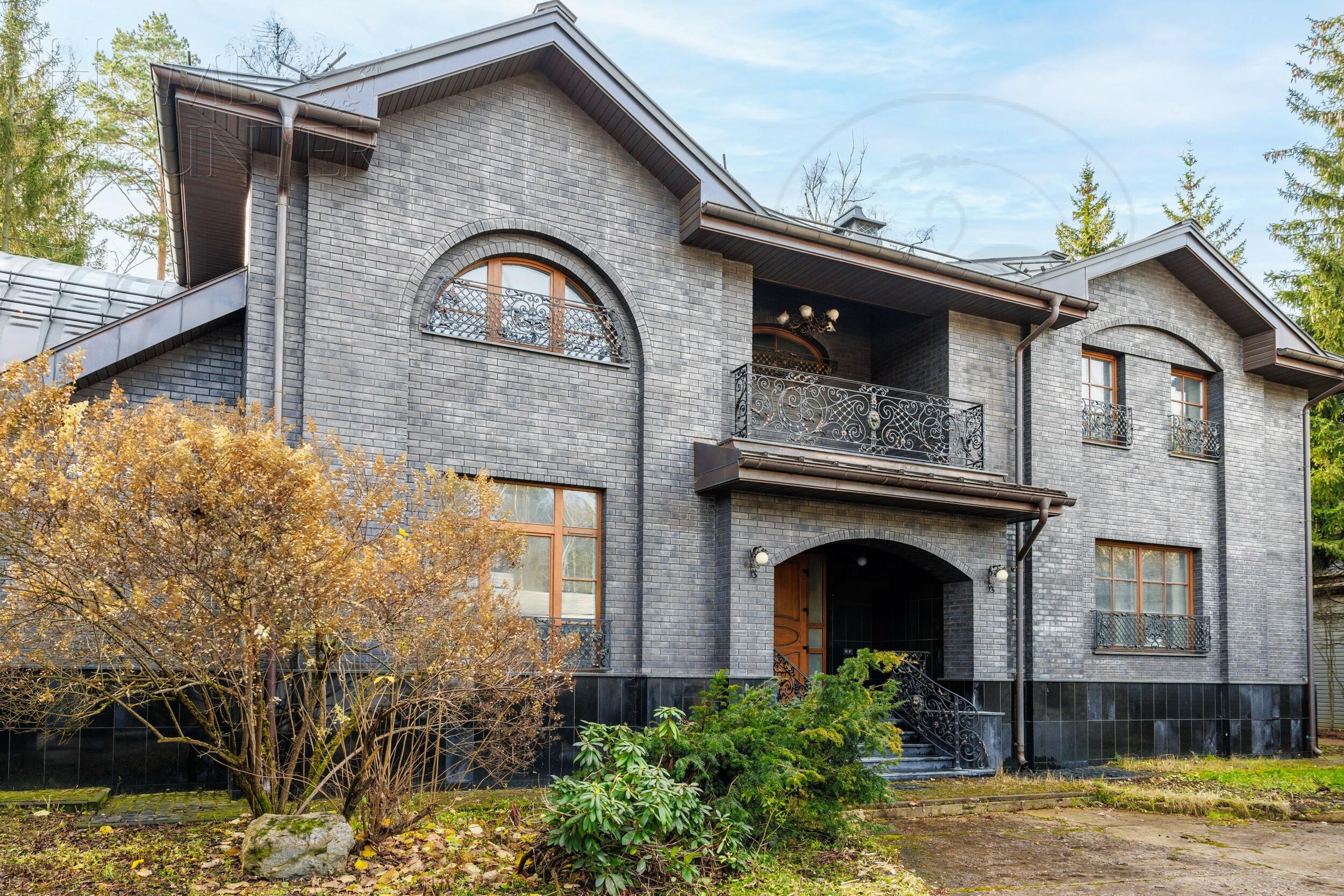 2-этажный коттедж 700 м² без отделки