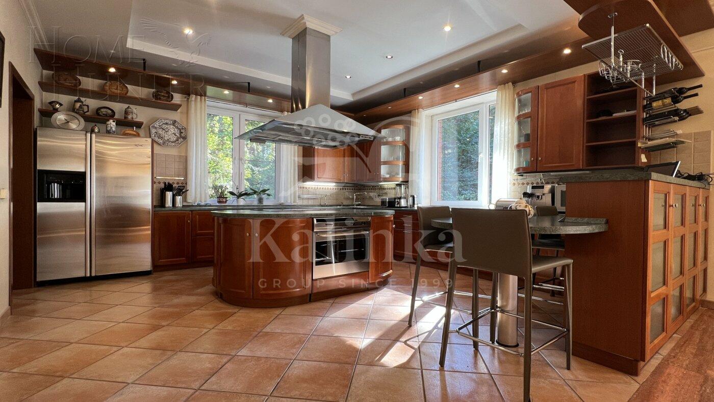 2-этажный коттедж 550 м² с отделкой