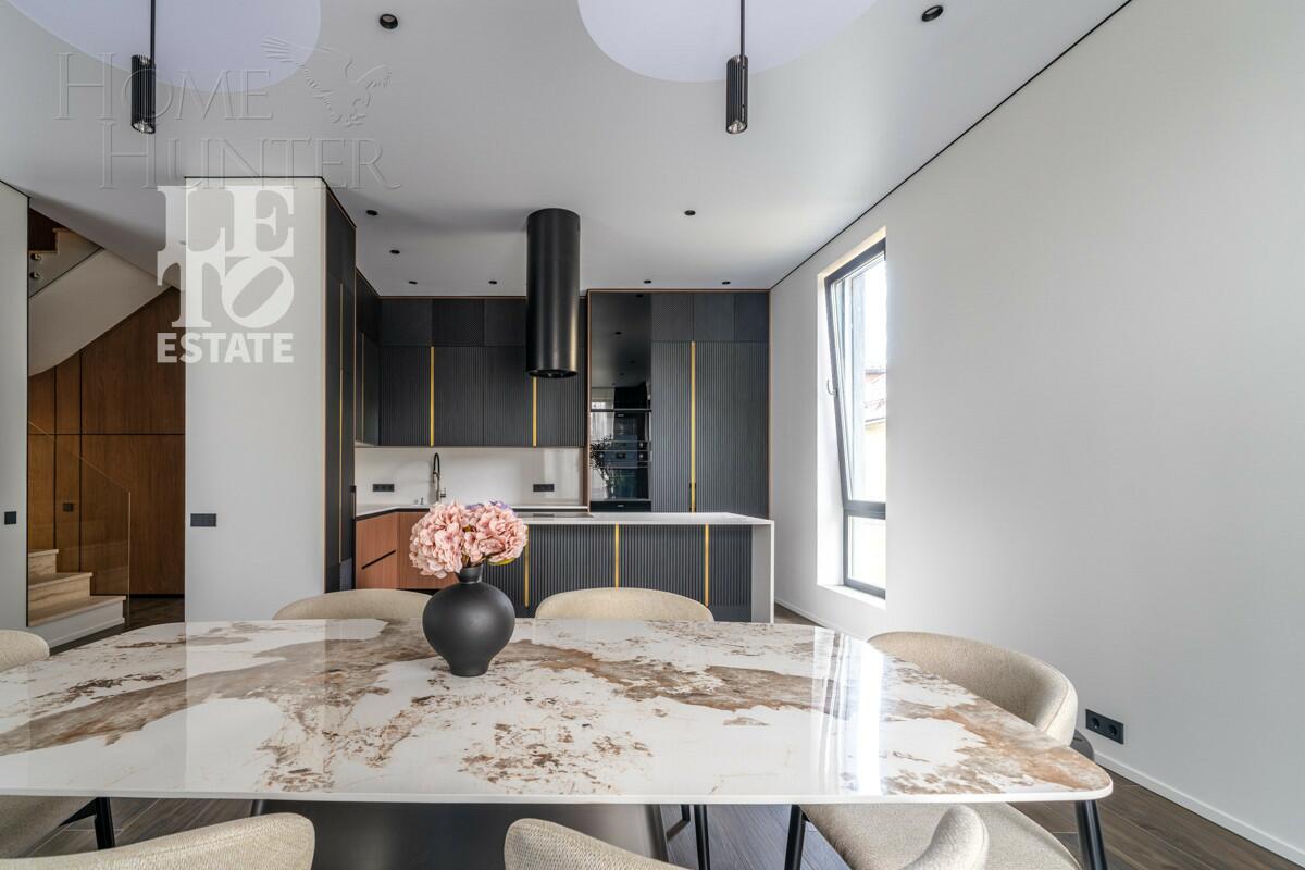 2-этажный коттедж 261 м² с отделкой