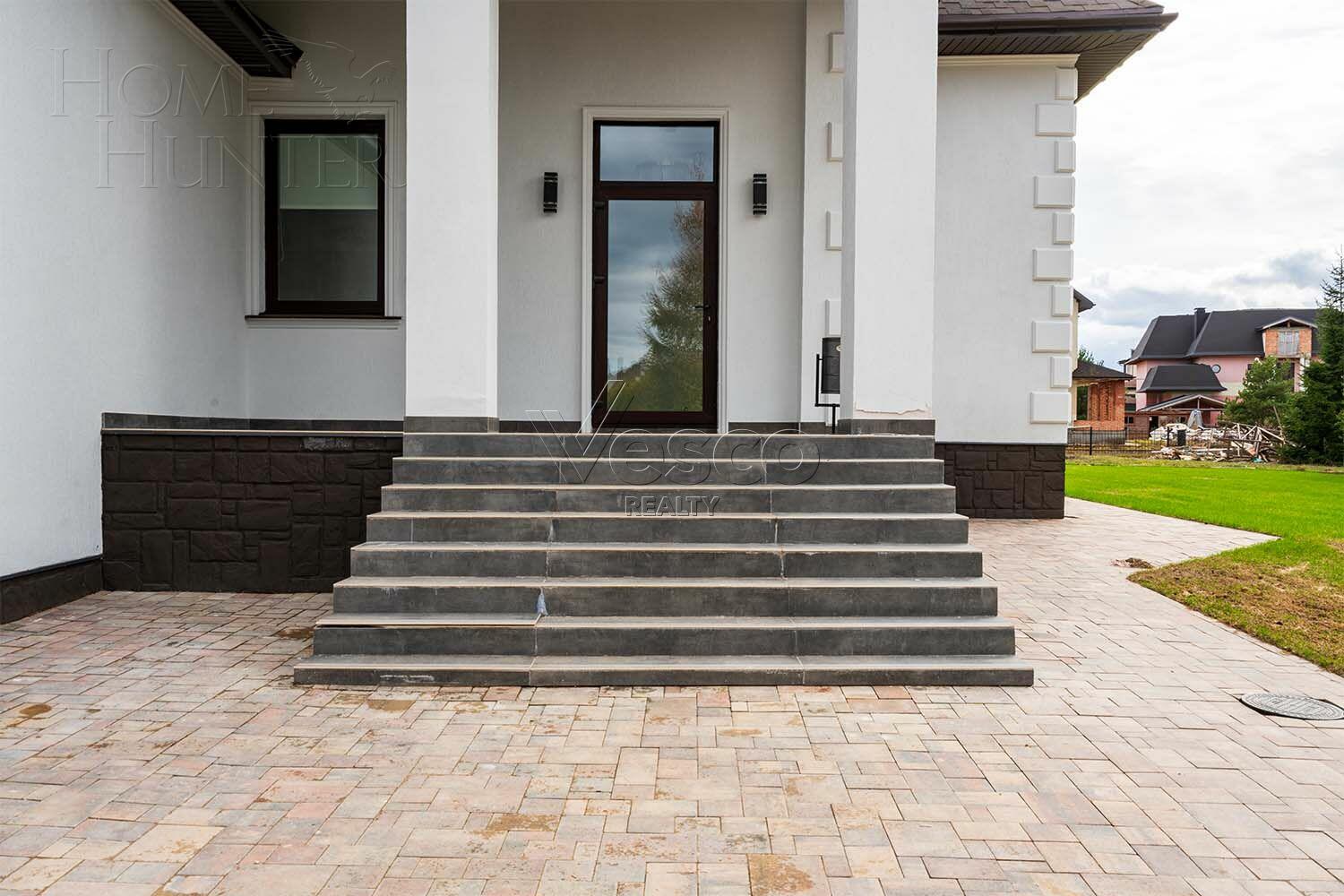 2-этажный коттедж 440 м² с отделкой