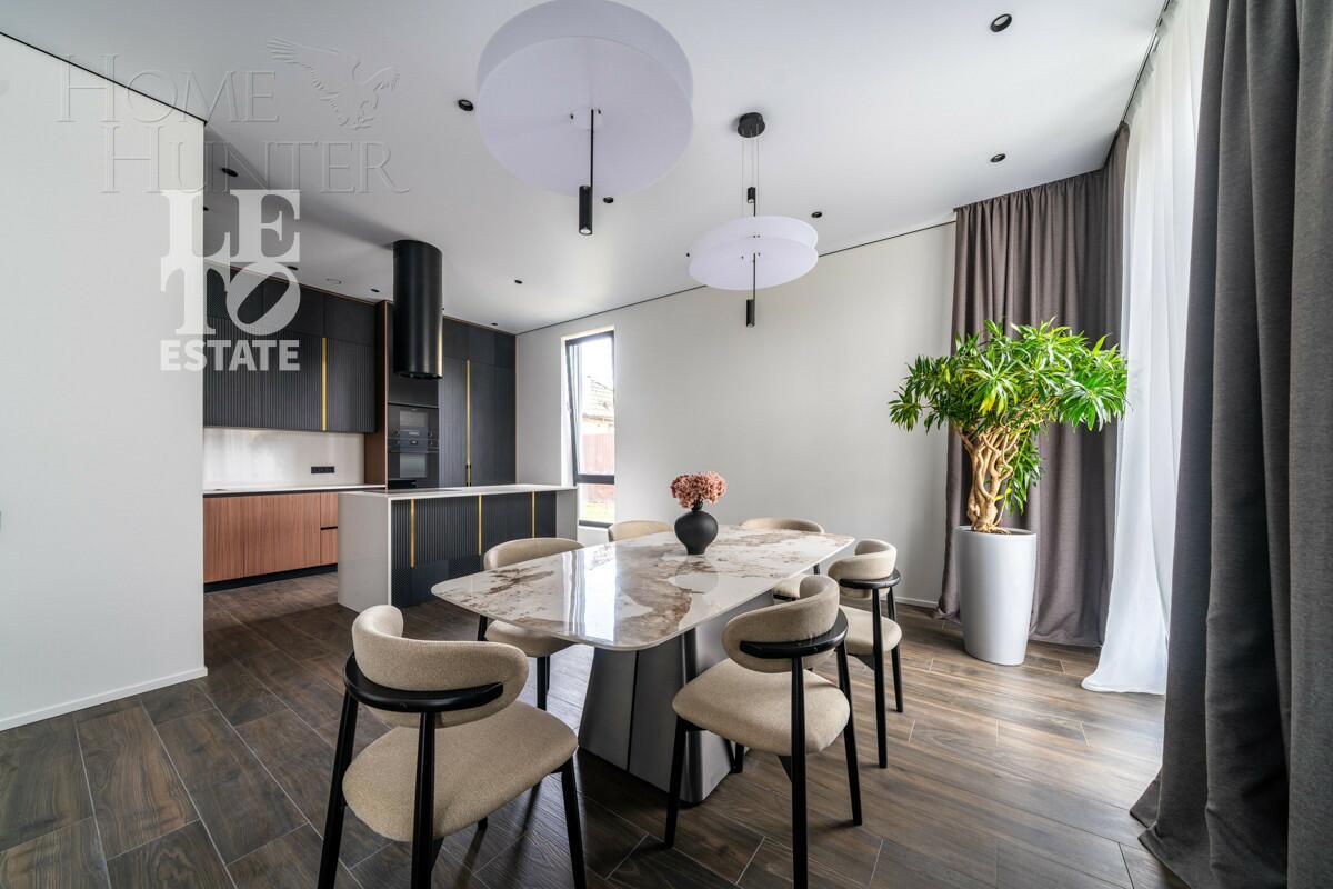 2-этажный коттедж 261 м² с отделкой