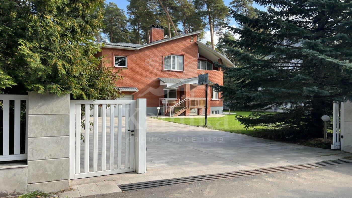 2-этажный коттедж 550 м² с отделкой