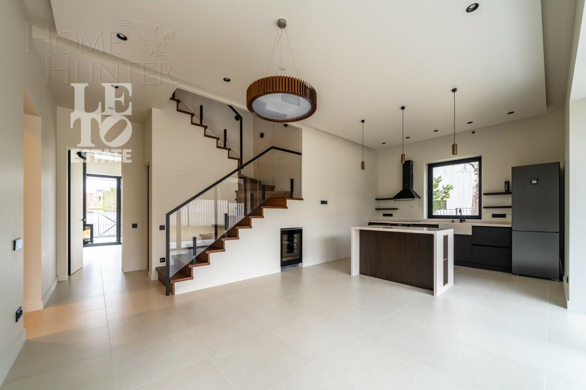 2-этажный коттедж 339 м² с отделкой