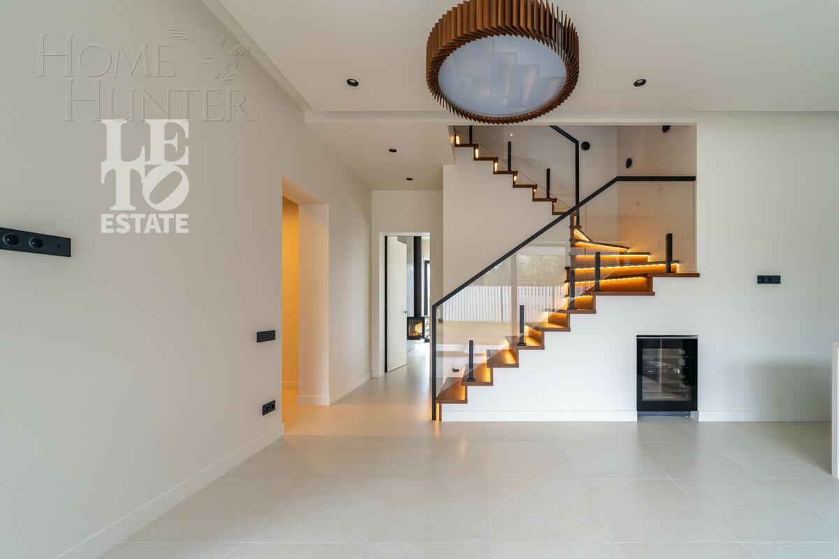 2-этажный коттедж 339 м² с отделкой