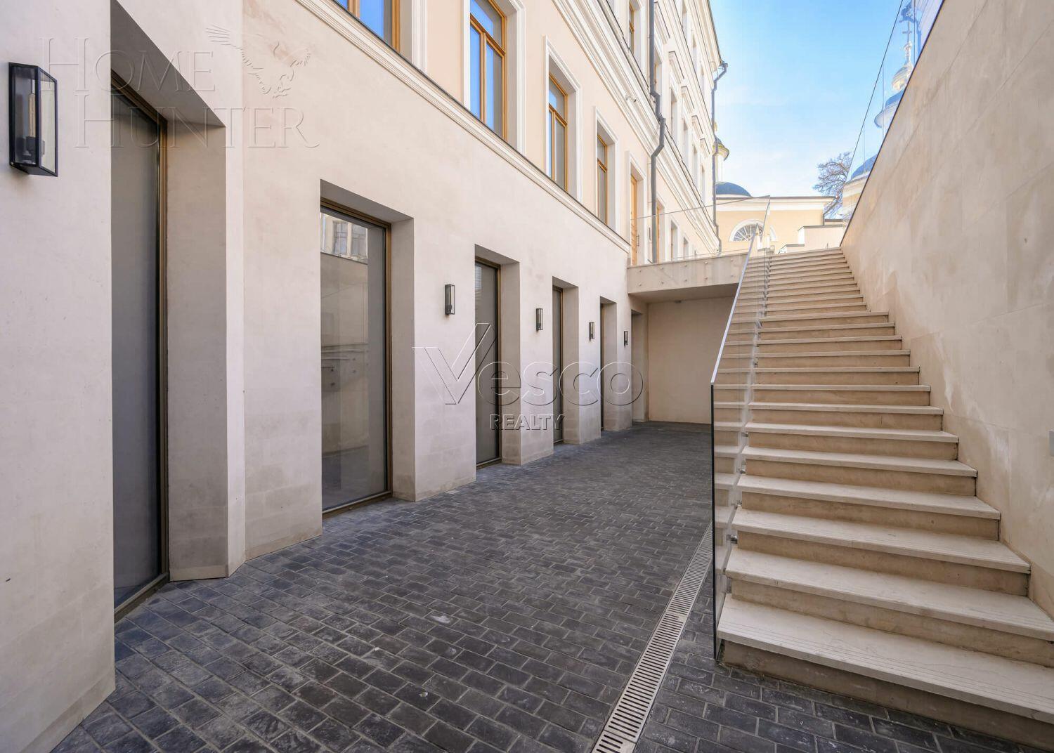 2-УРОВНЕВАЯ КВАРТИРА БЕЗ ОТДЕЛКИ 305.5 М² НА 1 ЭТАЖЕ