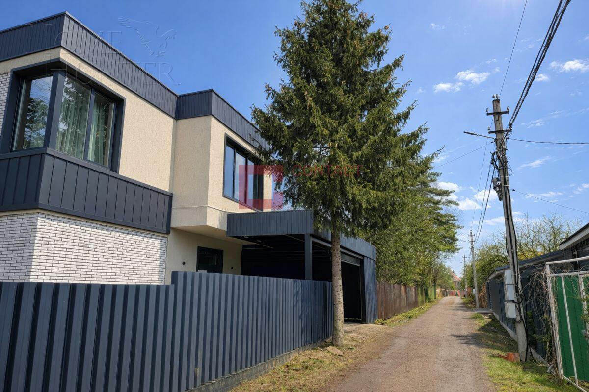 2-этажный коттедж 240 м² с отделкой