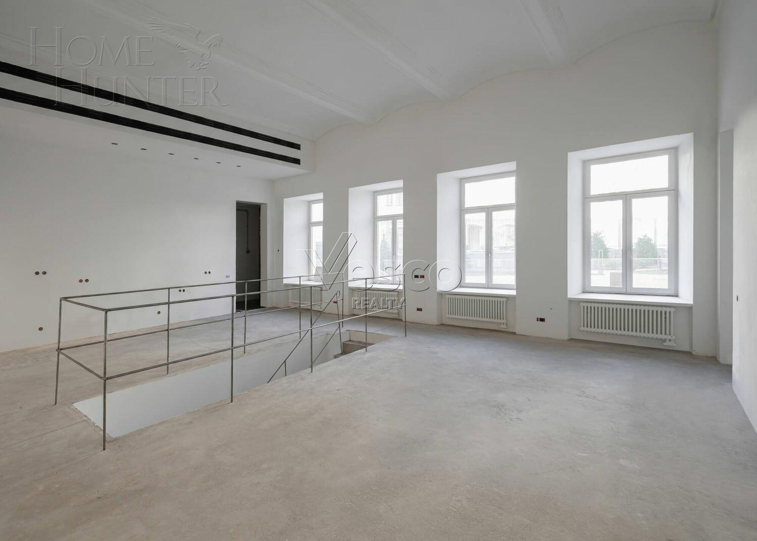 2-УРОВНЕВАЯ КВАРТИРА БЕЗ ОТДЕЛКИ 305.5 М² НА 1 ЭТАЖЕ