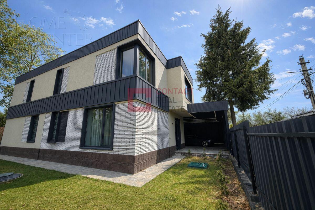 2-этажный коттедж 240 м² с отделкой