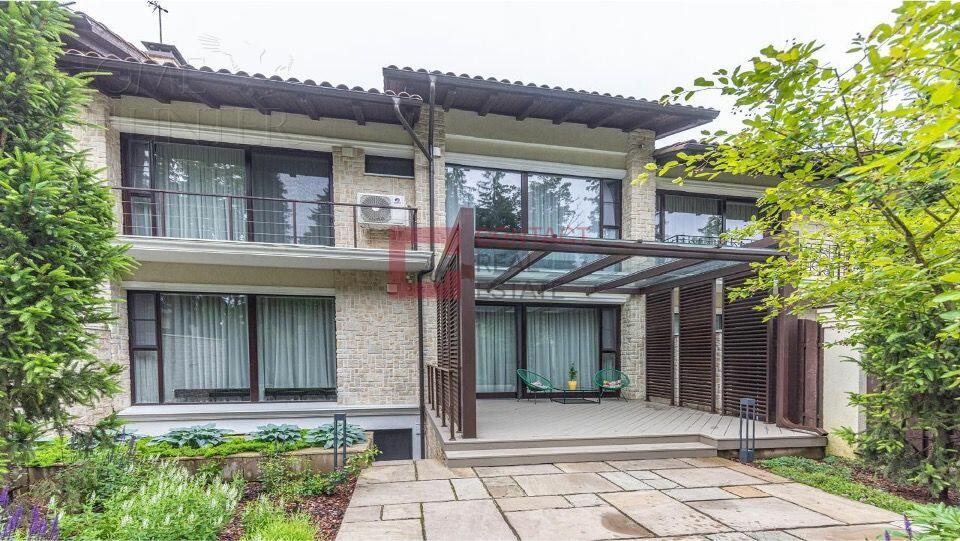 2-этажный таунхаус 300 м² с отделкой