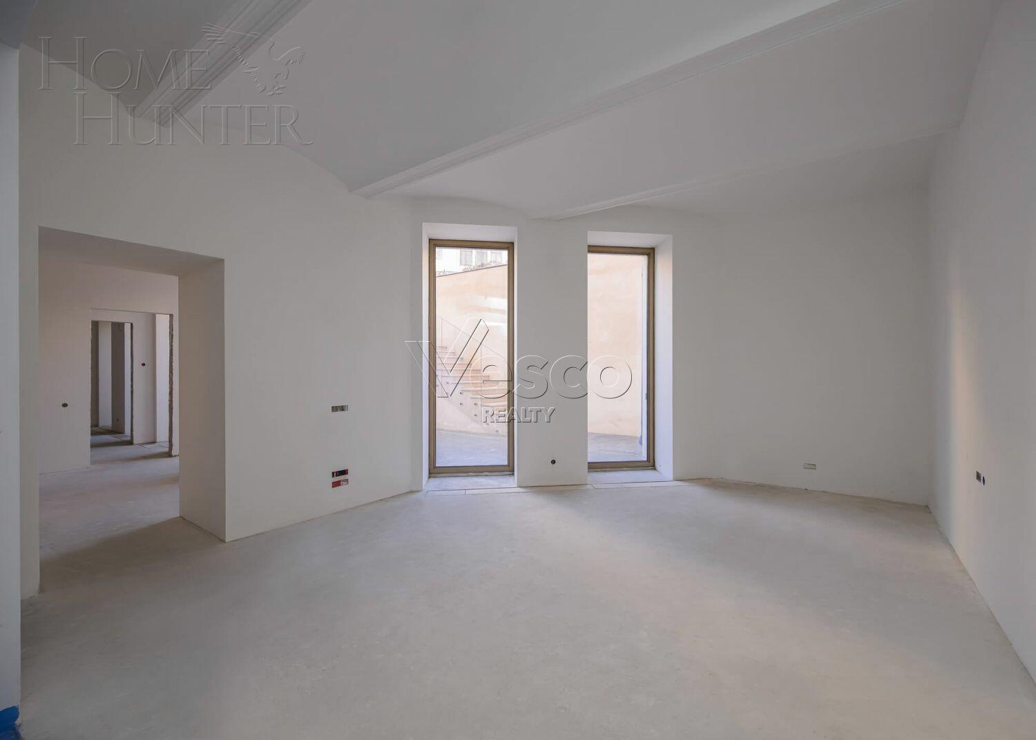 2-УРОВНЕВАЯ КВАРТИРА БЕЗ ОТДЕЛКИ 305.5 М² НА 1 ЭТАЖЕ