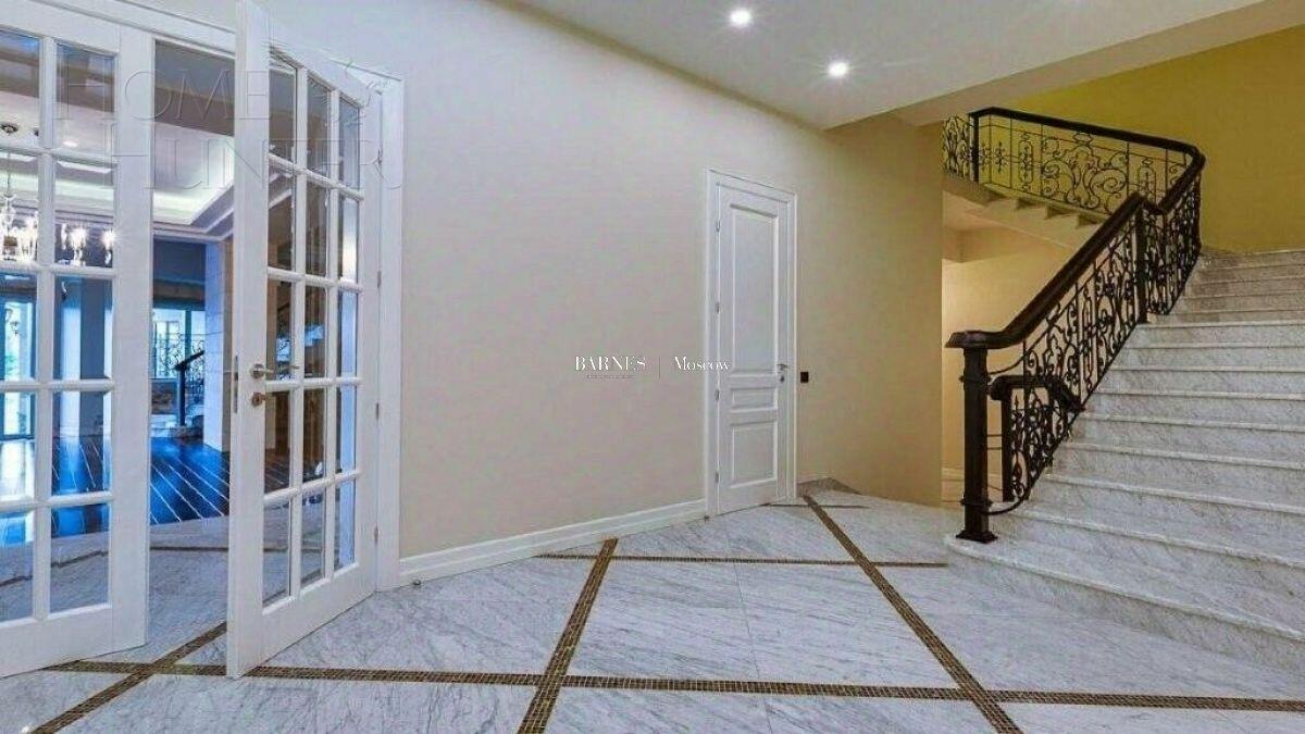 2-этажный коттедж 900 м² с отделкой