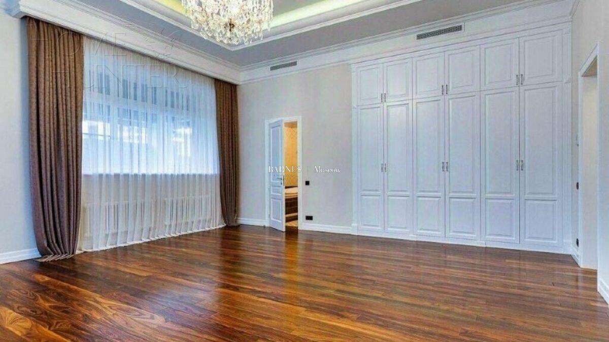 2-этажный коттедж 900 м² с отделкой