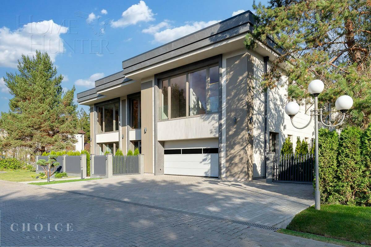 2-этажный коттедж 1 350 м² с отделкой