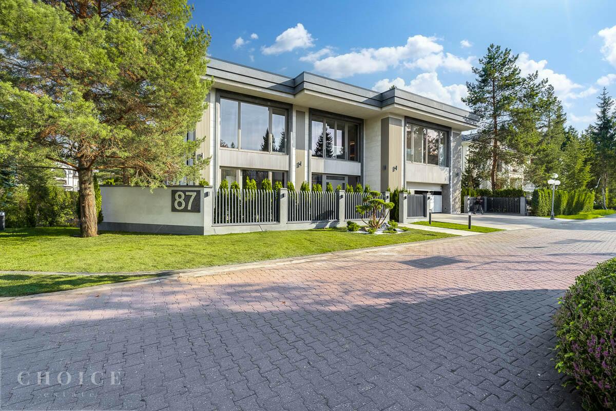 2-этажный коттедж 1 350 м² с отделкой