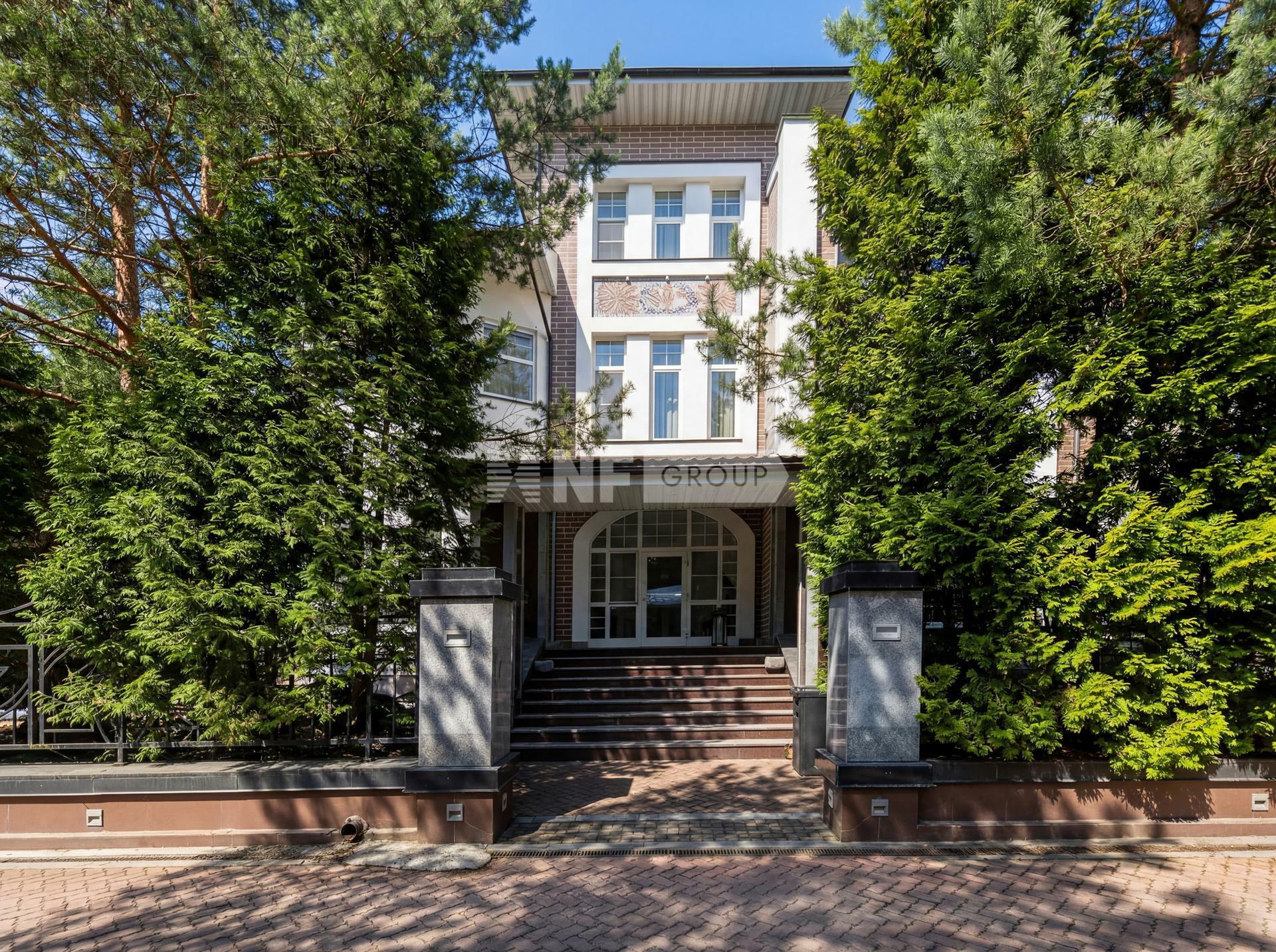 3-этажный таунхаус 533.1 м² с отделкой