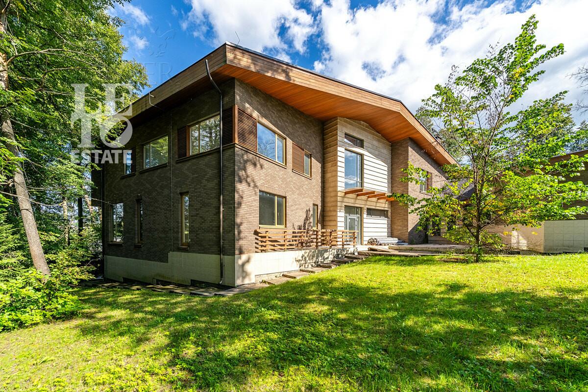 2-этажный коттедж 900 м² без отделки