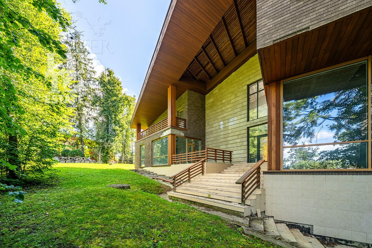 2-этажный коттедж 900 м² без отделки