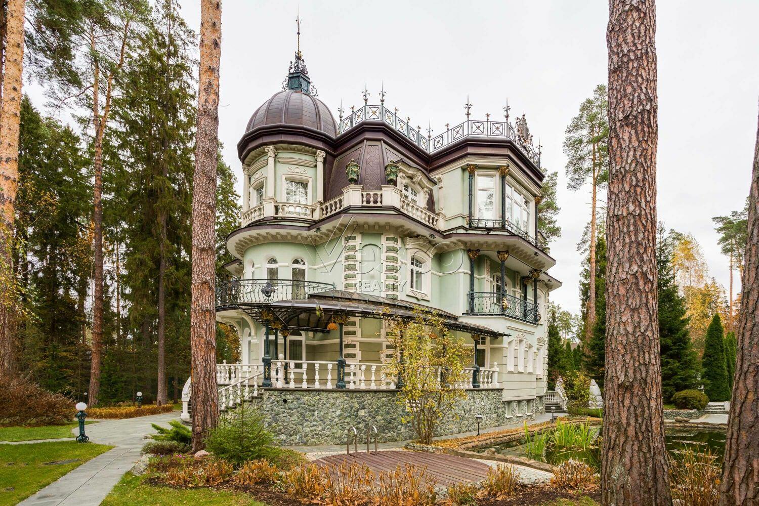 3-этажный коттедж 840 м² с отделкой