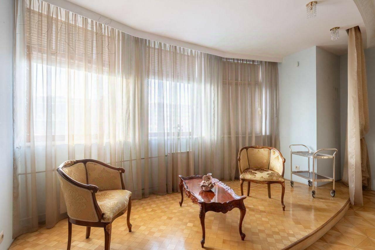 8-КОМН. КВАРТИРА С ОТДЕЛКОЙ 275.3 М² НА 9 ЭТАЖЕ