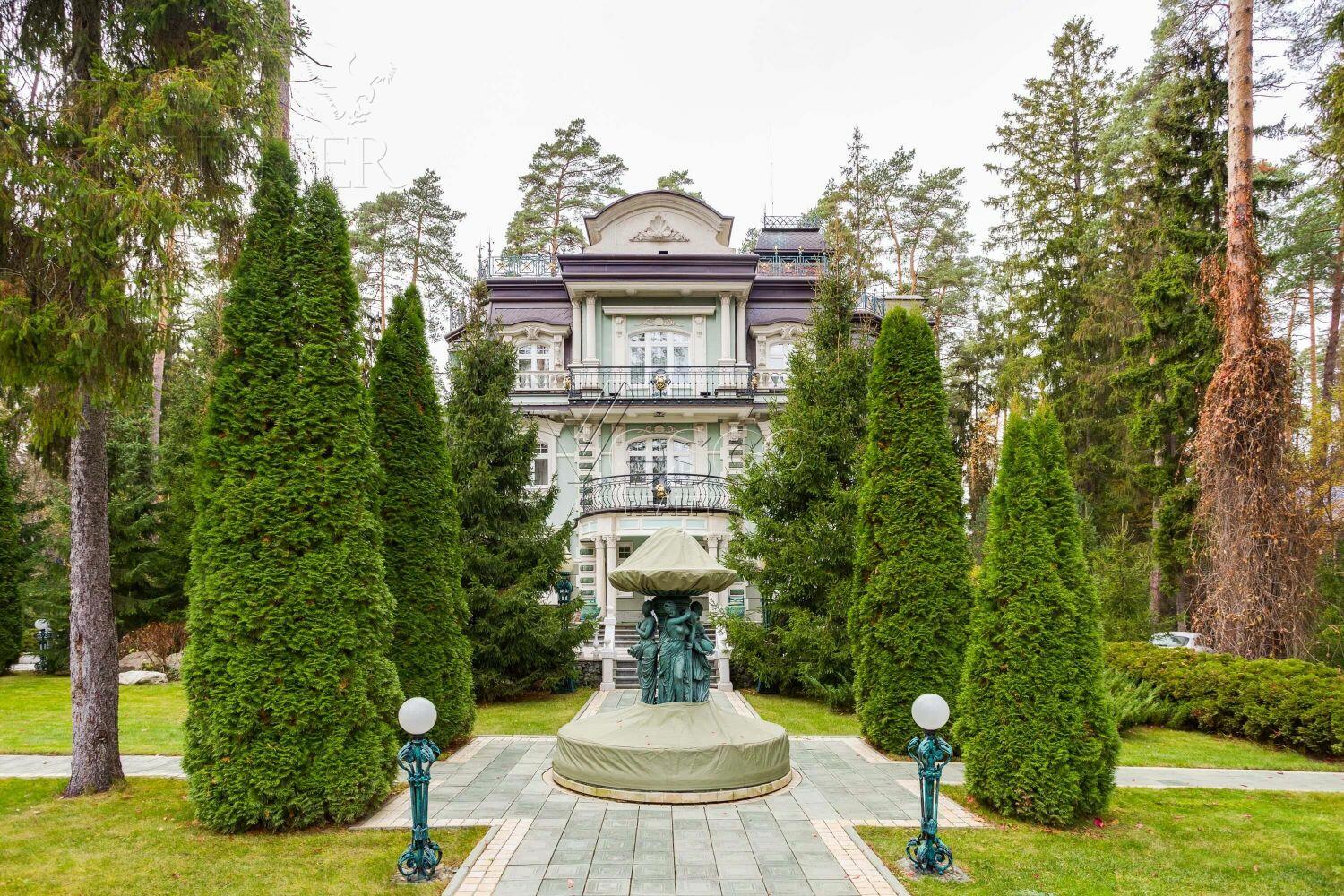 3-этажный коттедж 840 м² с отделкой