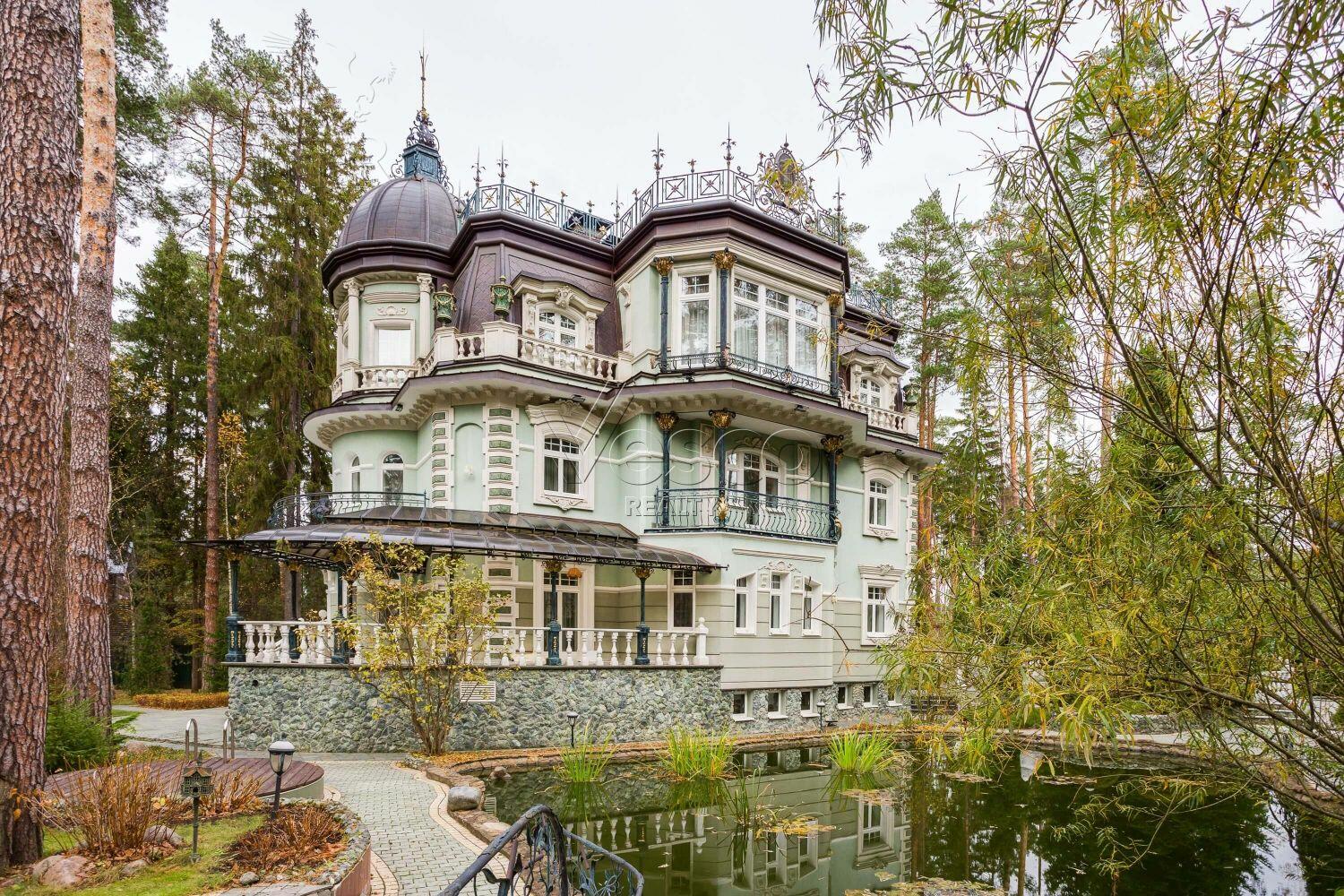 3-этажный коттедж 840 м² с отделкой