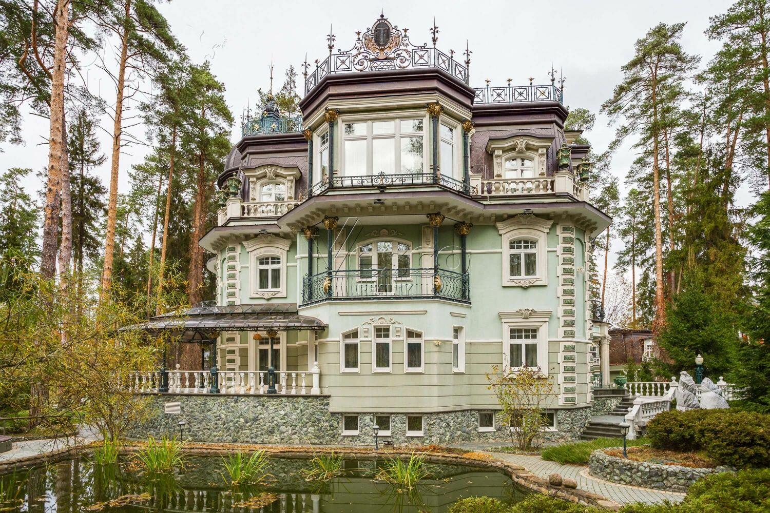 3-этажный коттедж 840 м² с отделкой