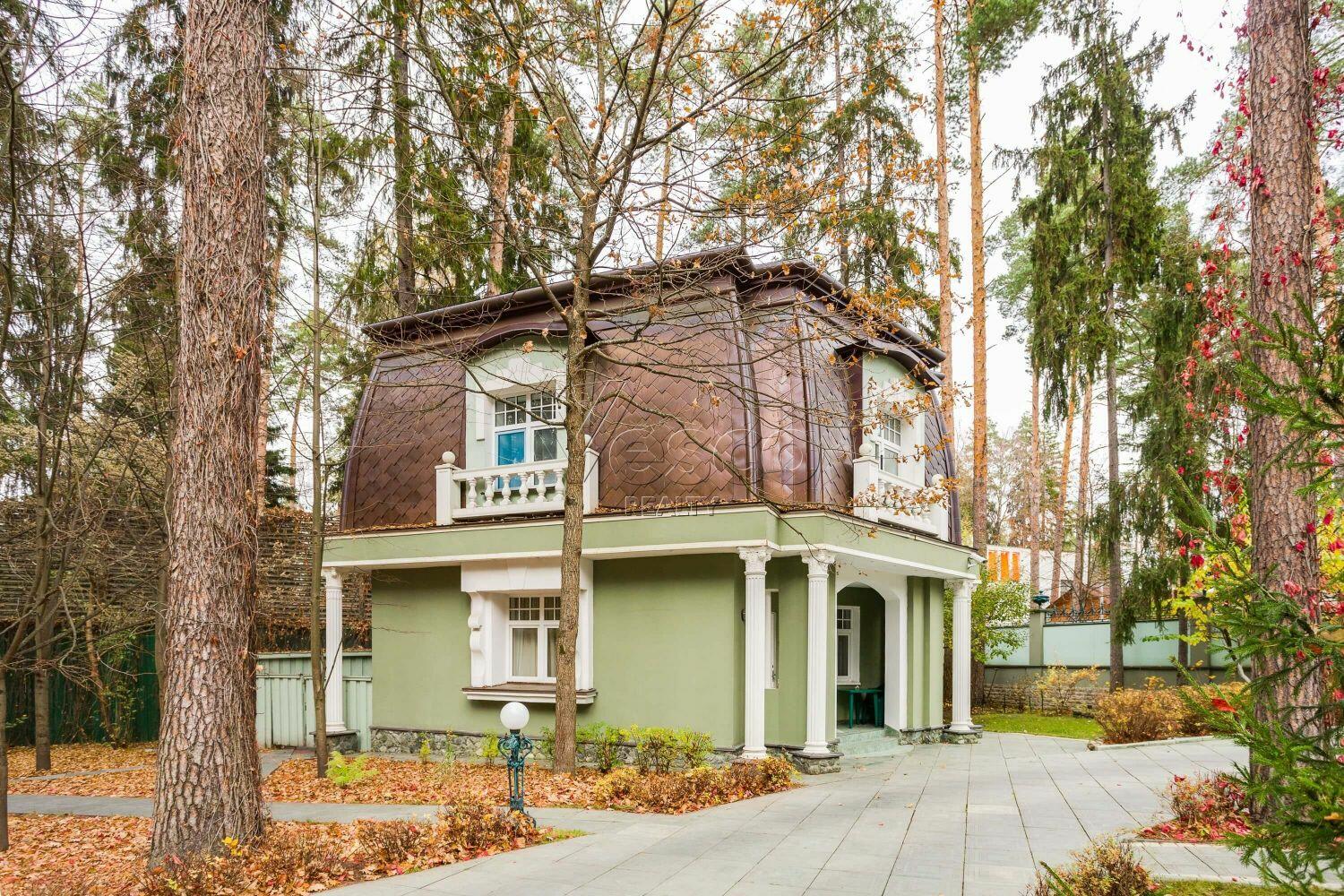 3-этажный коттедж 840 м² с отделкой