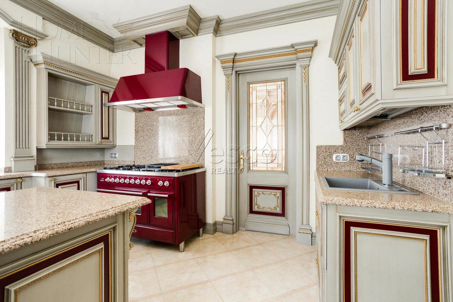 3-этажный коттедж 840 м² с отделкой