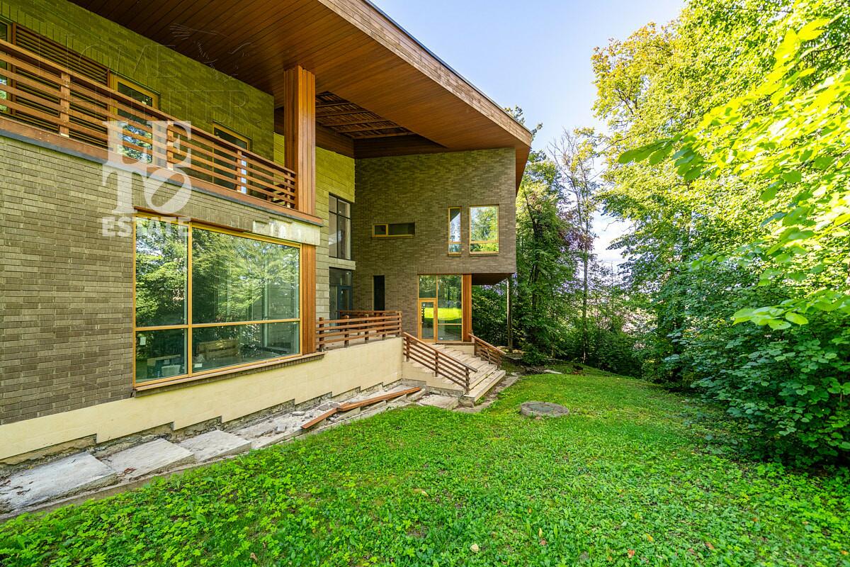 2-этажный коттедж 900 м² без отделки