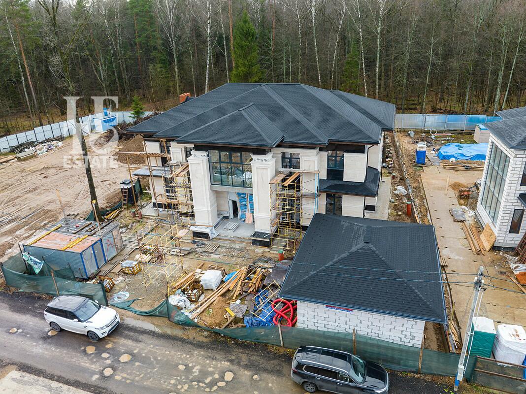 2-этажный коттедж 560 м² без отделки