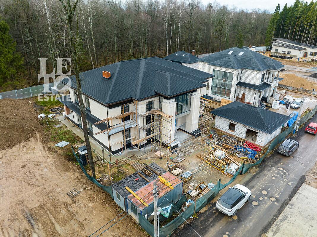 2-этажный коттедж 560 м² без отделки