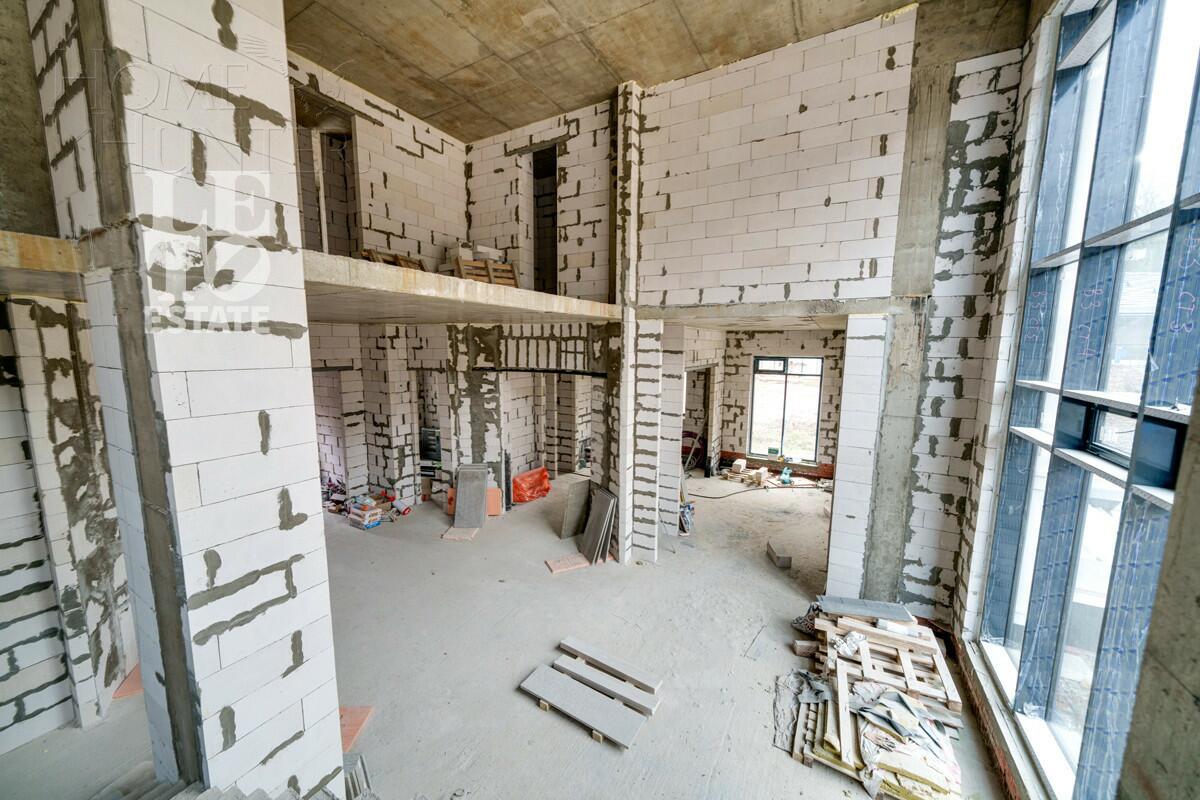 2-этажный коттедж 560 м² без отделки