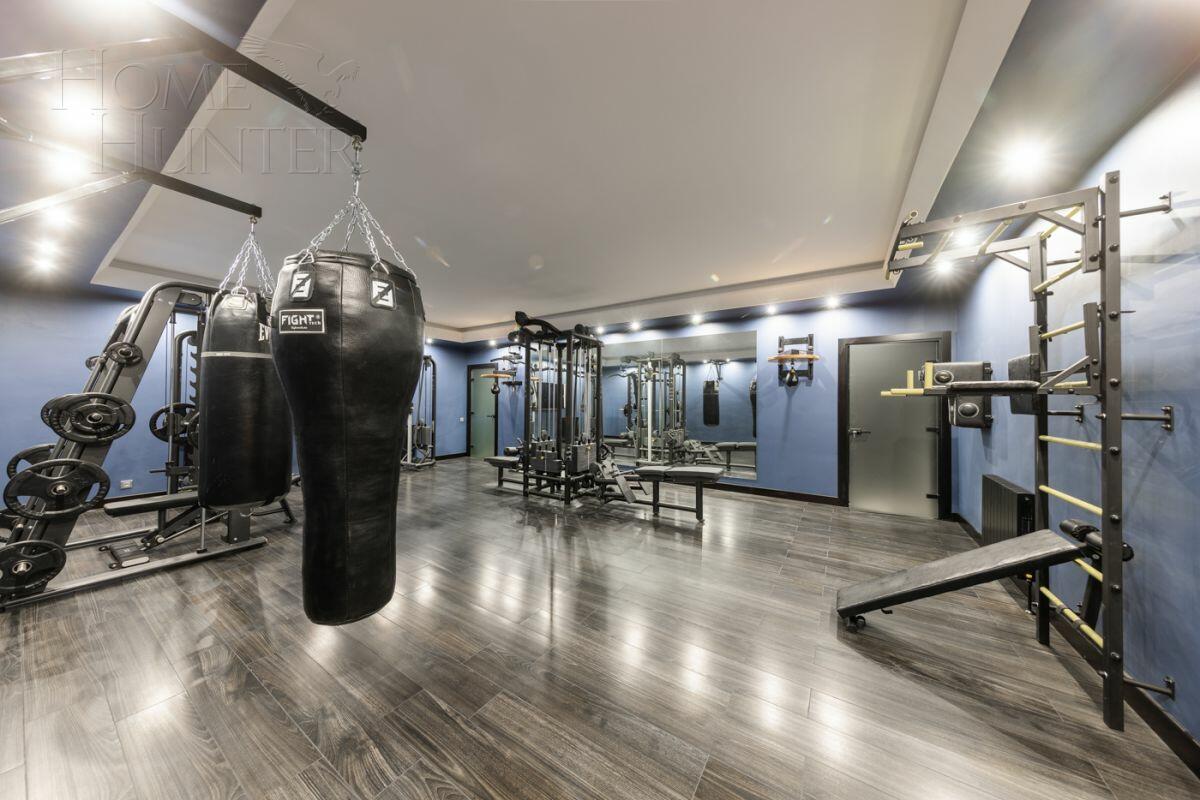 2-этажный коттедж 1 800 м² с отделкой