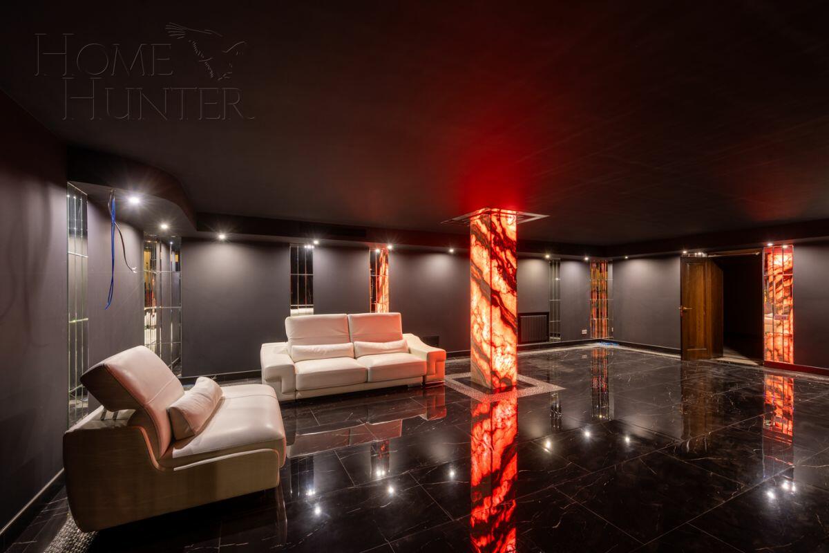 2-этажный коттедж 1 800 м² с отделкой