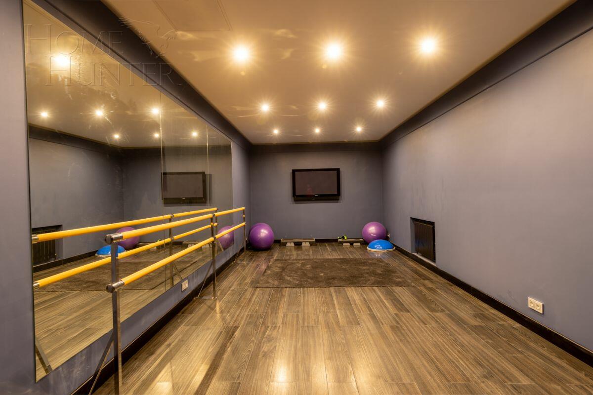 2-этажный коттедж 1 800 м² с отделкой