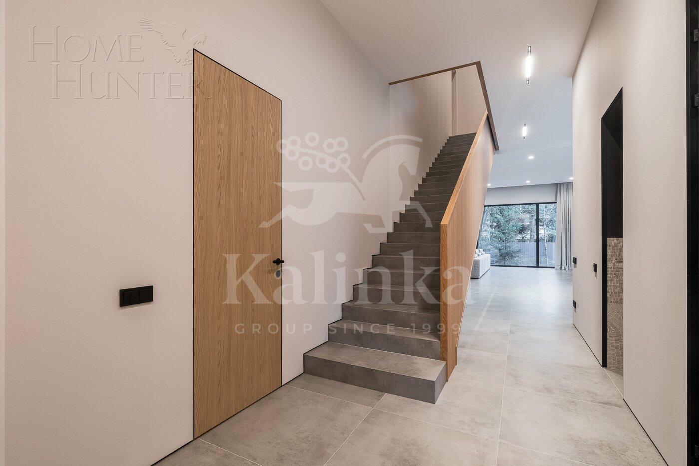 КОТТЕДЖ 520 м² с отделкой