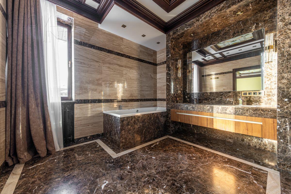 2-этажный коттедж 1 800 м² с отделкой