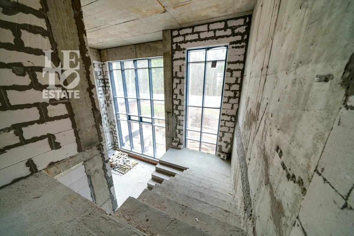 2-этажный коттедж 560 м² без отделки