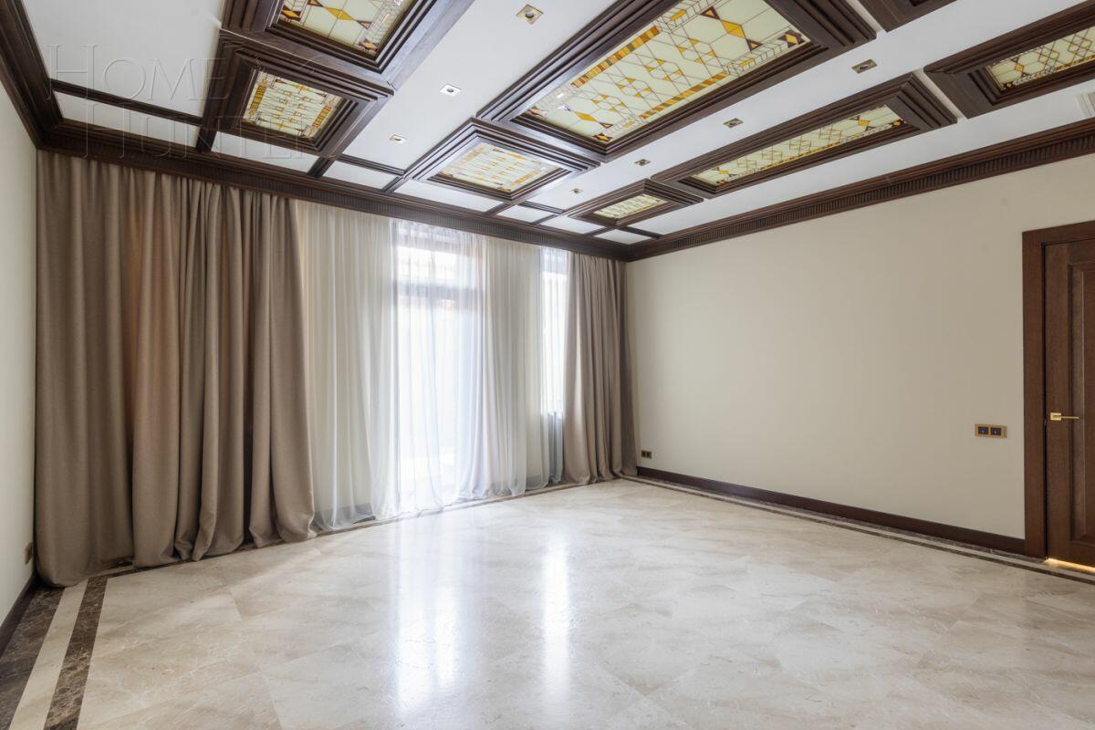 2-этажный коттедж 1 800 м² с отделкой