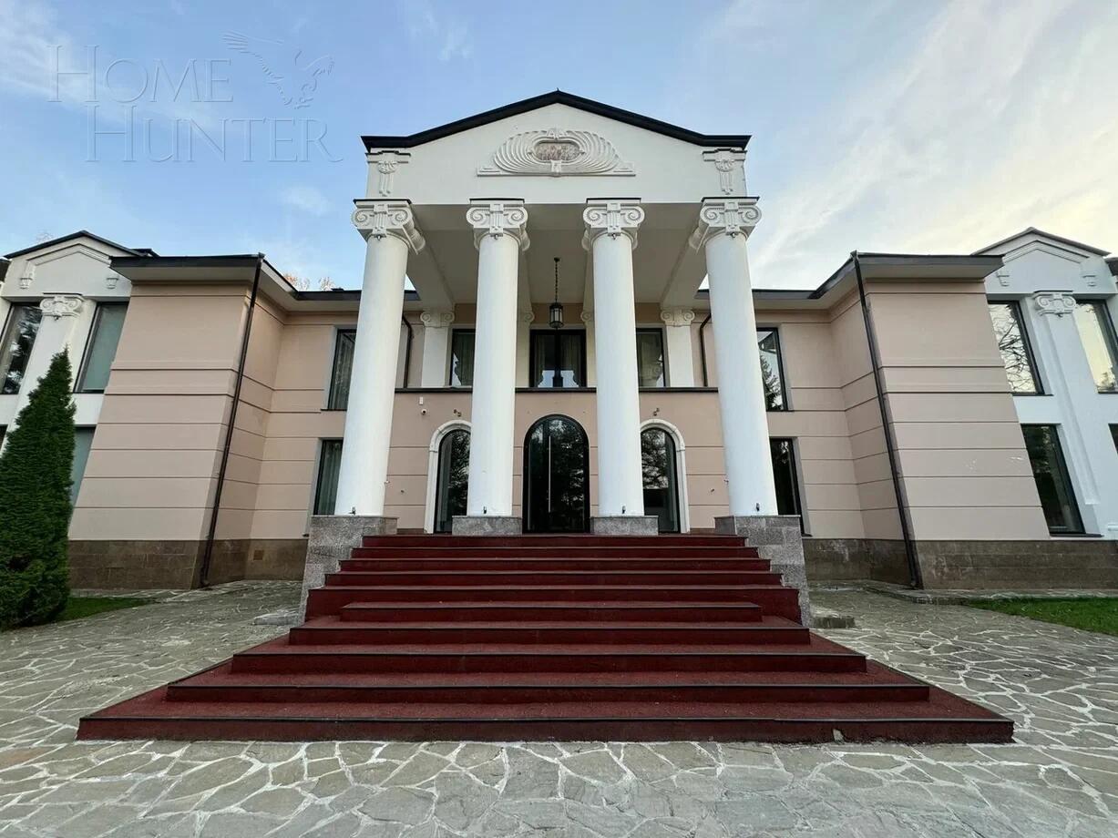 2-этажный коттедж 1 100 м² с отделкой