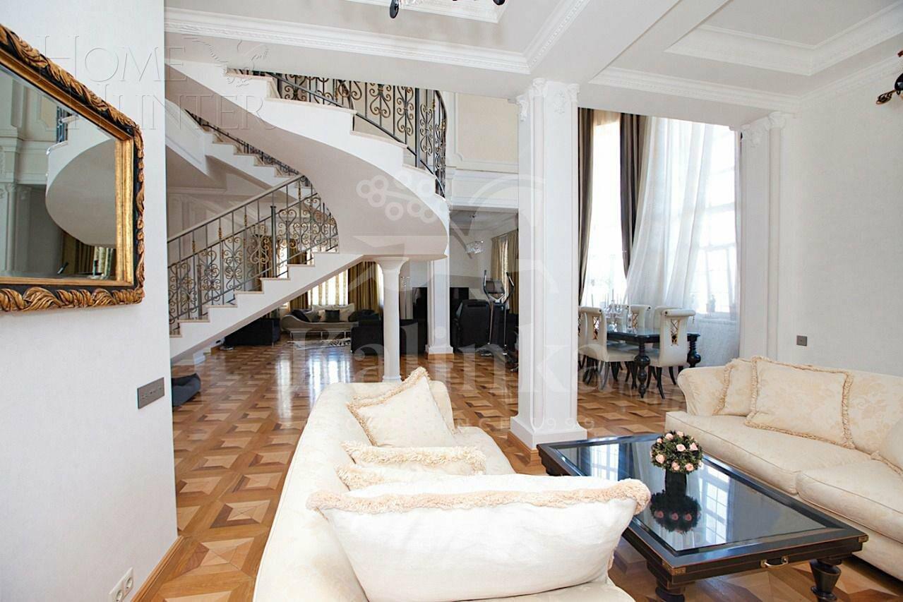 2-этажный коттедж 1 700 м² с отделкой