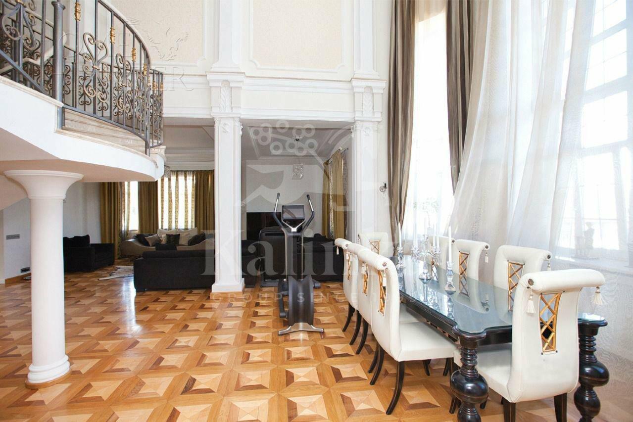 2-этажный коттедж 1 700 м² с отделкой