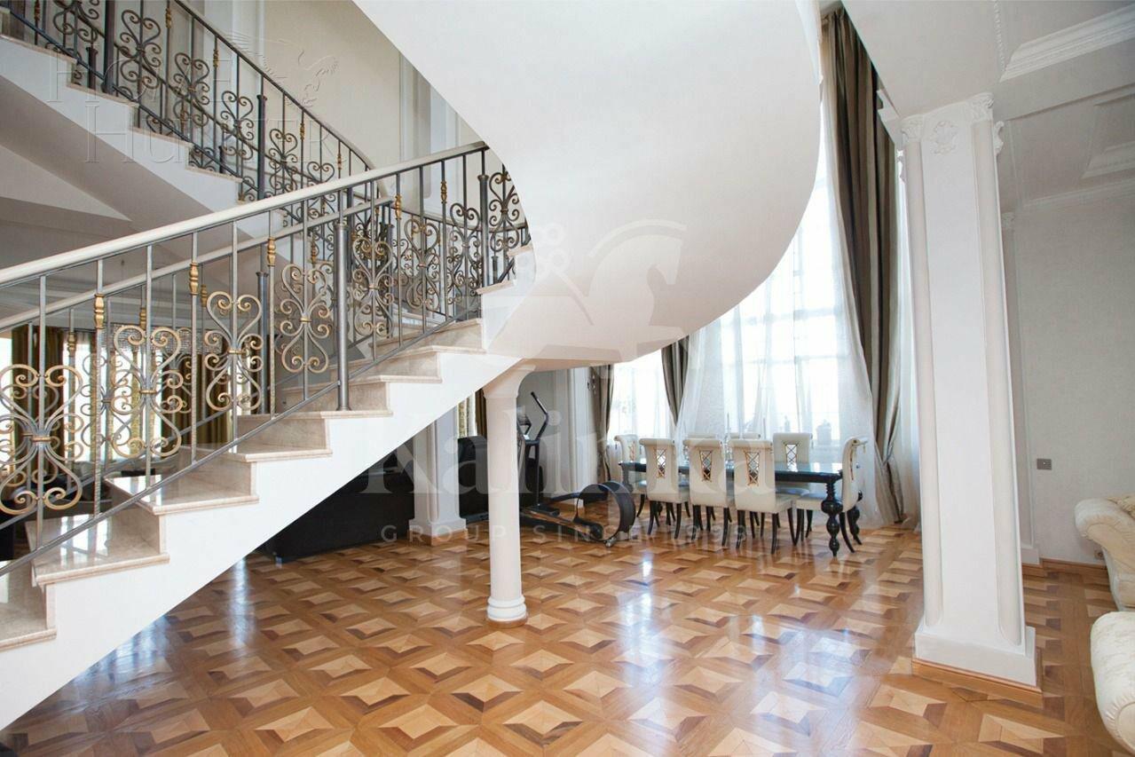 2-этажный коттедж 1 700 м² с отделкой