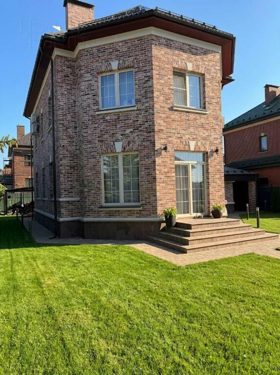 2-этажный коттедж 288 м² с отделкой