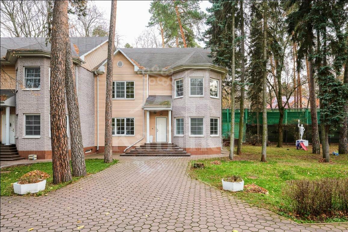 2-этажный таунхаус 890 м² с отделкой