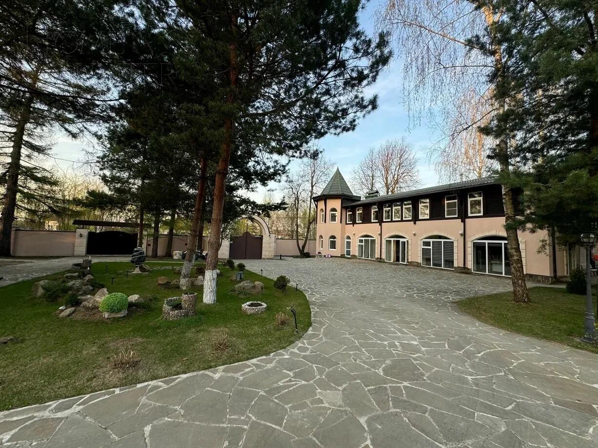 2-этажный коттедж 1 100 м² с отделкой